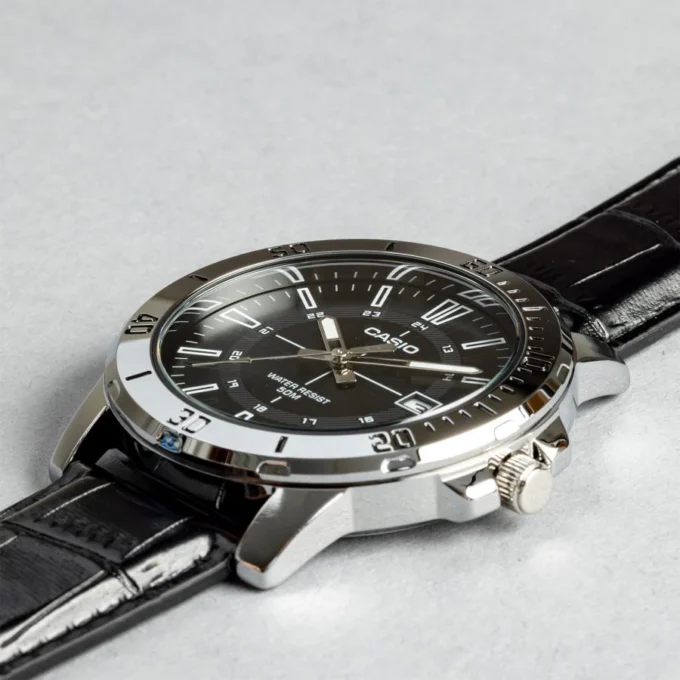montre casio mtp vd01l 1cvudf Élégance classique avec cadran noir et bracelet en cuir