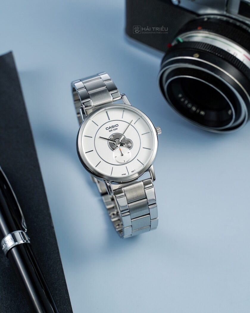 montre homme casio mtp b130d 7avdf bracelet en acier inoxydable affichage analogique résistant à l'eau