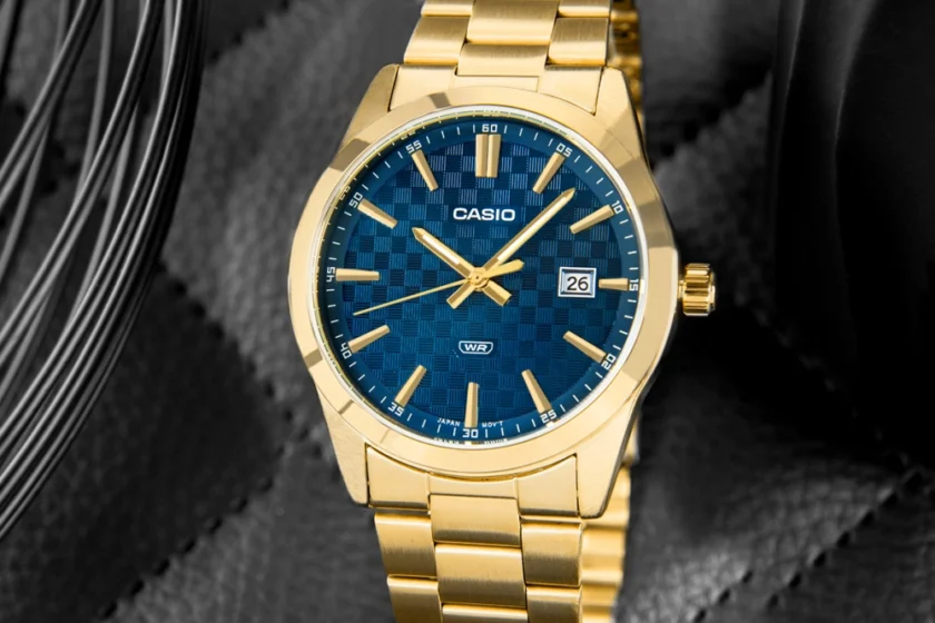 montre homme casio classique résistante à leau, affichage analogique, bracelet acier inoxydable doré, cadran bleu mtp vd03g 2audf