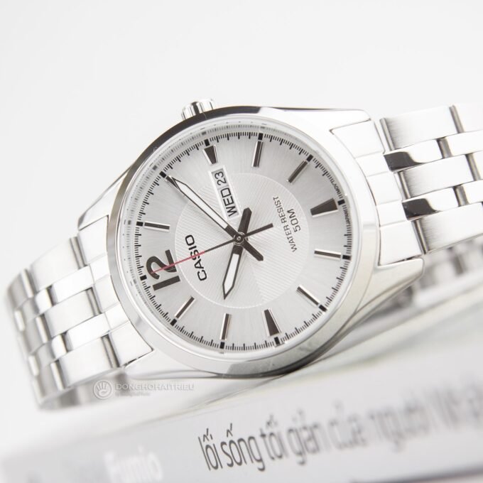 Montre Casio Homme - MTP-1335D-7AVDF - Bracelet Gris En Acier Inoxydable - Cadran Blanc - 12 Mois De Garantie