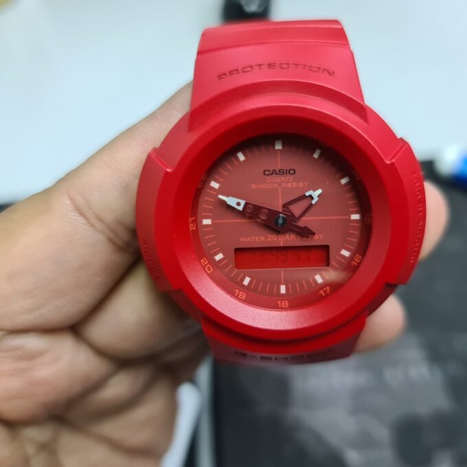 Montre Homme Casio G-SHOCK - Analogique & Numérique, Chronomètre, Alarme, Résistant aux chocs et à l’eau 200m - Bracelet Résine Rouge - Verre Minéral - AW-500BB-4EDR