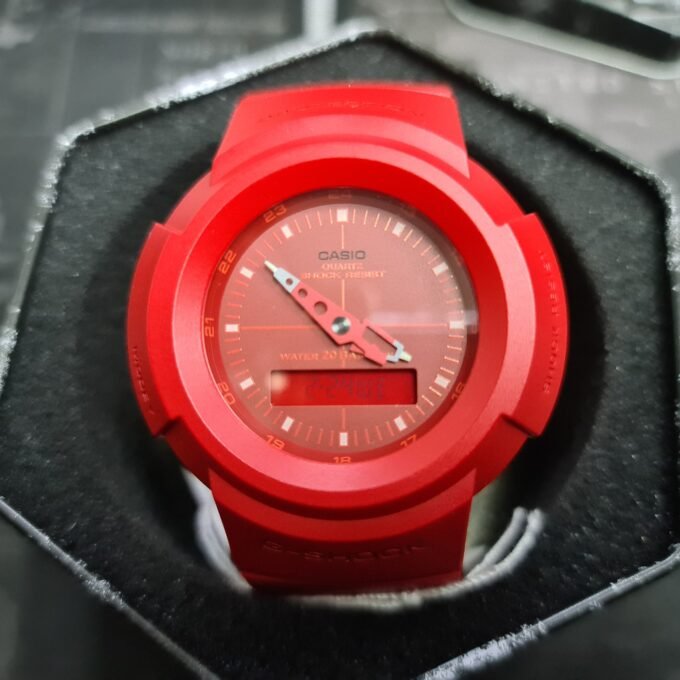 Montre Homme Casio G-SHOCK - Analogique & Numérique, Chronomètre, Alarme, Résistant aux chocs et à l’eau 200m - Bracelet Résine Rouge - Verre Minéral - AW-500BB-4EDR