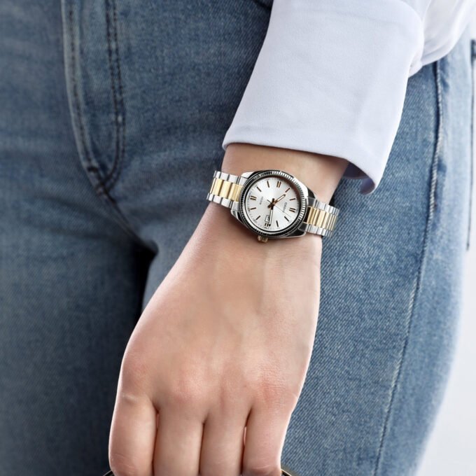 Montre Femme Casio - LTP-1302SG-7AVDF - Bracelet en acier inoxydable - Résistant à l'eau