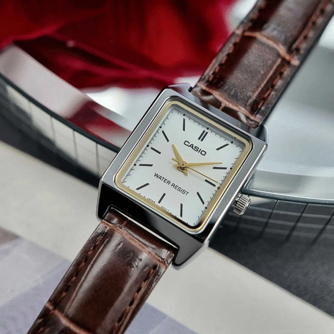 Montre CASIO Femme - LTP-V007L-7E2UDF - Bracelet Marron En Cuir Véritable - Cadran Blanc - 12 Mois De Garantie