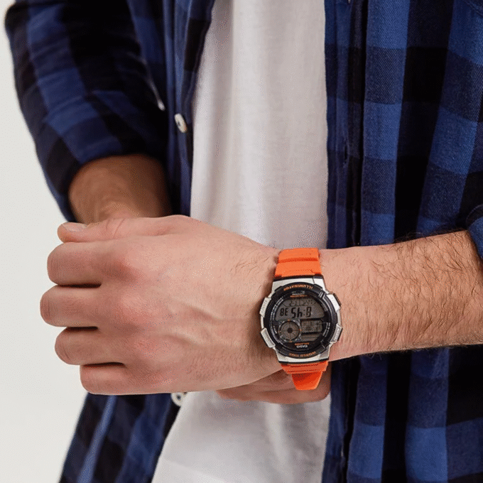 Montre Homme Casio - AE-1000W-4B - Bracelet en Résine Orange - Affichage numérique - Résistant à l'eau