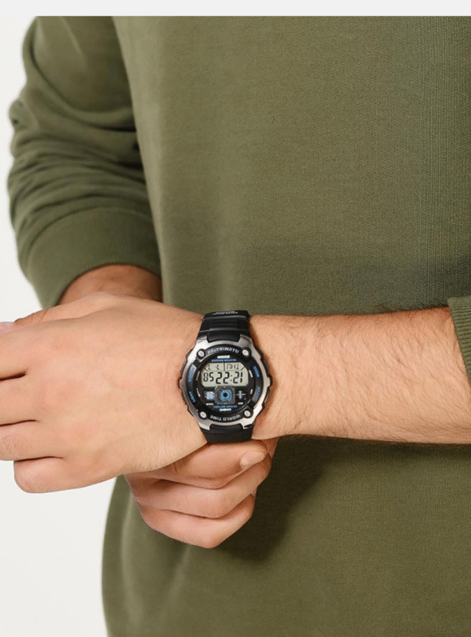 Montre CASIO Jeunesse - Bracelet Noir En Résine - Boitier En Resine - Résistante à l'eau - 12 Mois De Garantie - AE-2000W-1AVDF