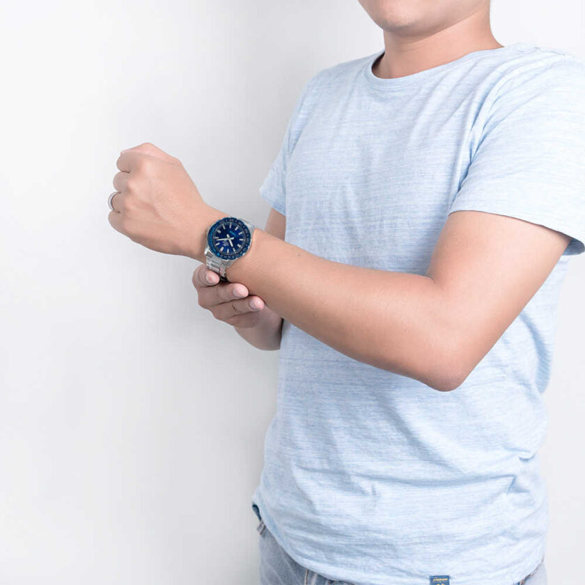 Montre CASIO Homme - EFV-120DB-2AVUDF - Bracelet Gris En Acier Inoxydable - Résistante à l'eau - 12 Mois De Garantie – Image 4