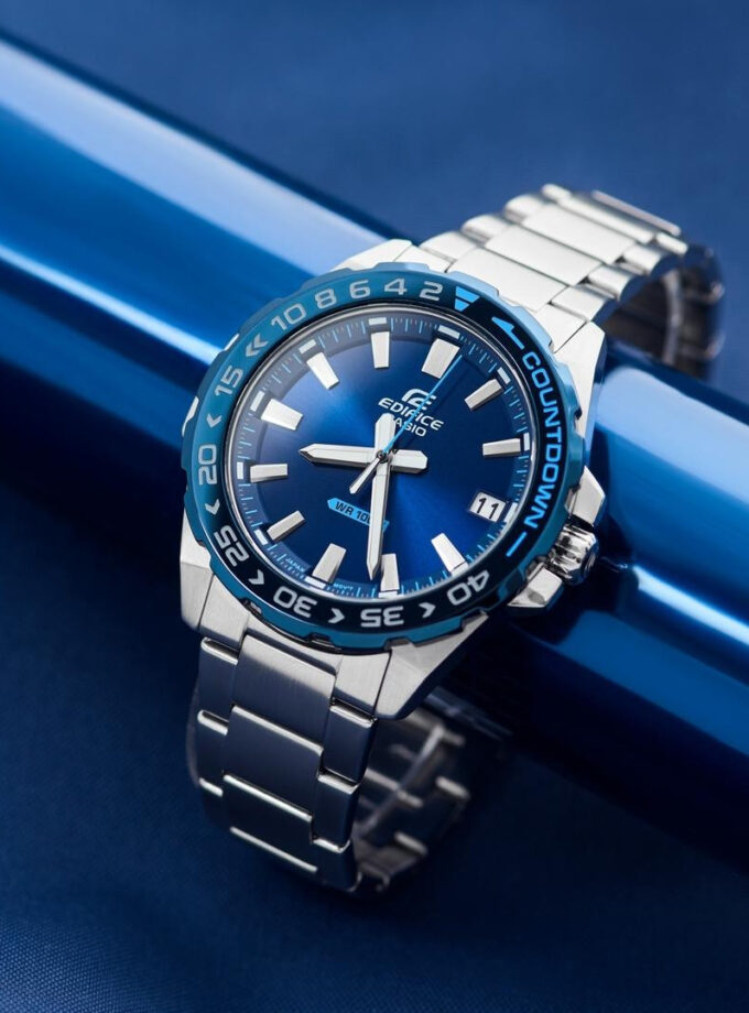 Montre CASIO Homme - EFV-120DB-2AVUDF - Bracelet Gris En Acier Inoxydable - Résistante à l'eau - 12 Mois De Garantie