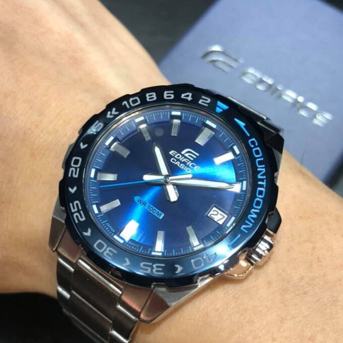 Montre CASIO Homme - EFV-120DB-2AVUDF - Bracelet Gris En Acier Inoxydable - Résistante à l'eau - 12 Mois De Garantie