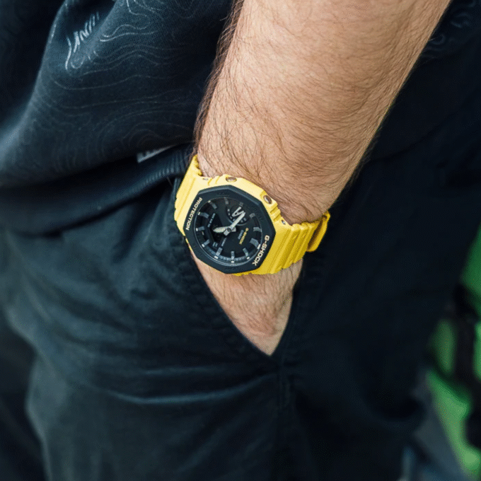 Montre Homme Casio G-Shock GA-2110SU-9ADR - Bracelet Jaune En Silicone - Résistance à l'eau 200 Mètres