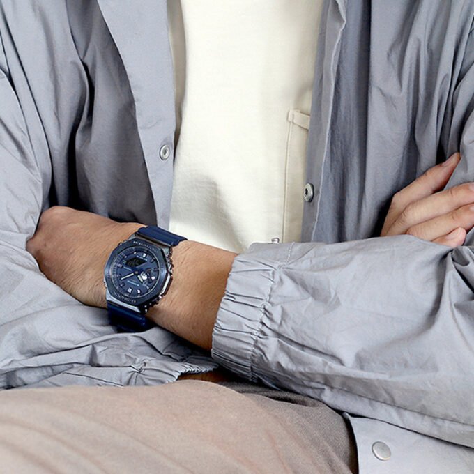 Montre Homme Casio G-Shock GM-2100N-2ADR - Bracelet Bleu En Silicone - Résistance à l'eau 200 Mètres