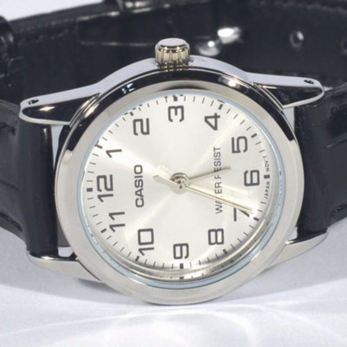 Montre CASIO Femme - LTP-V001L-7BUDF - Bracelet Noir En Cuir Véritable - Cadran Blanc - 12 Mois De Garantie