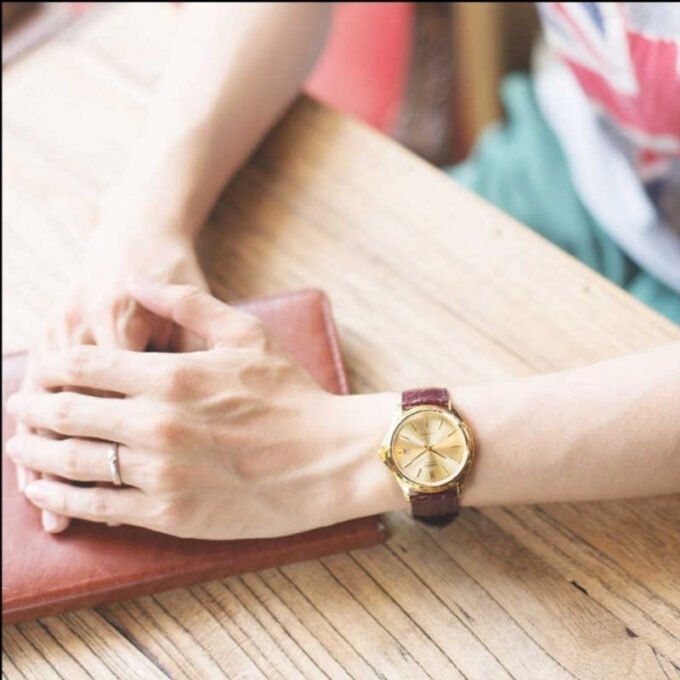 Montre Homme Casio - MTP-1183Q-9ADF - Bracelet en cuir rouge bordeaux - Verre minéral - Affichage analogique