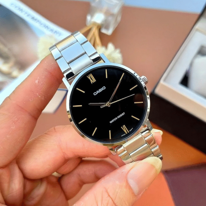 Montre Casio Femme - LTP-VT01D-1BUDF - Bracelet Gris En Acier Inoxydable - Résistante À L'Eau - 12 Mois De Garantie