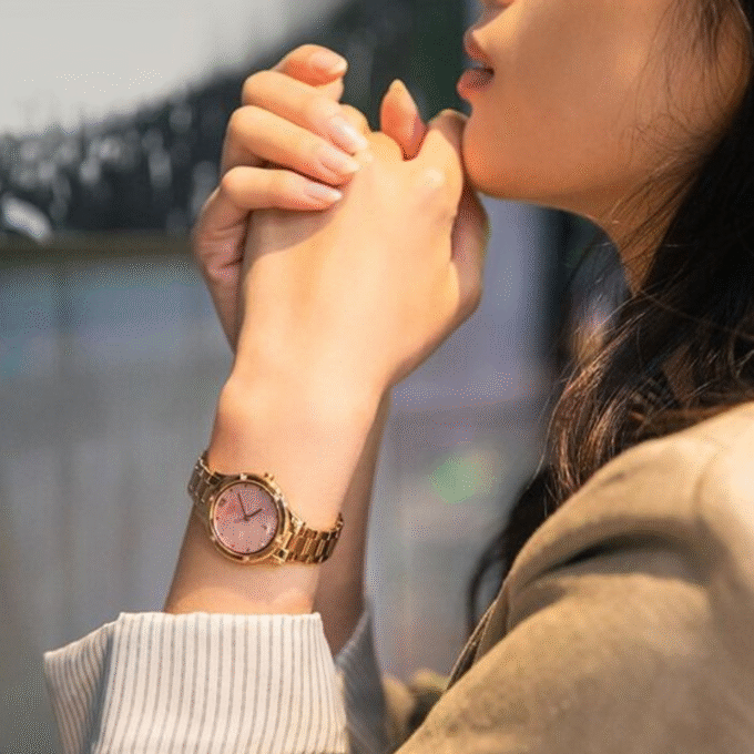 Montre Femme Casio Sheen - SHE-4546PG-4AUDF - Bracelet Dorée Rose En Acier Inoxydable - Résistance À L'Eau 50 M - Verre Saphir