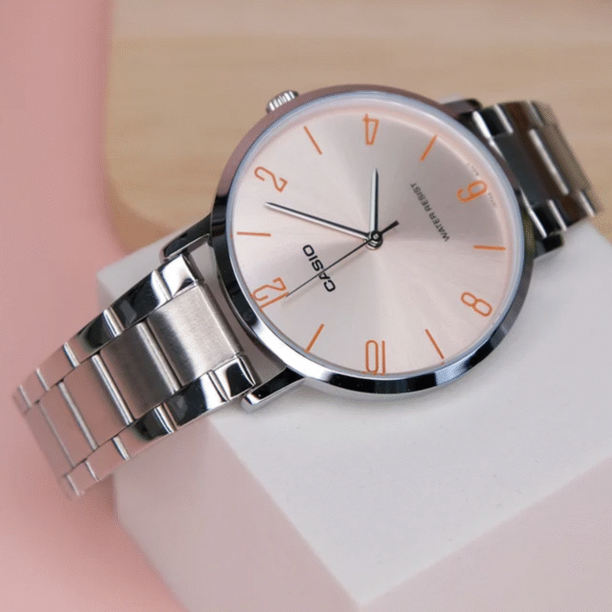 Montre Femme Casio - LTP-VT01D-4B2UDF - Bracelet en acier inoxydable - Affichage analogique - Résistant à l'eau