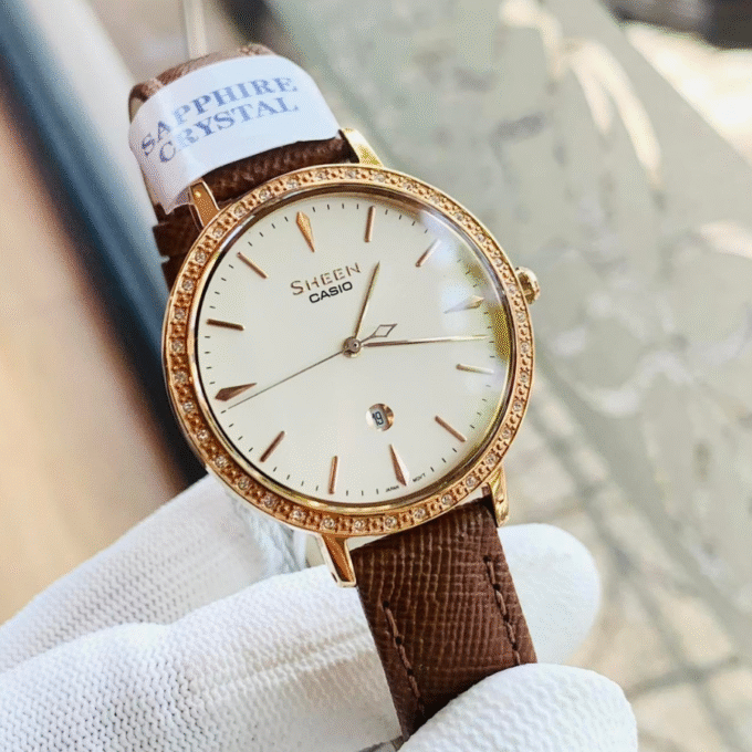 Montre Femme Casio SHEEN - SHE-4535YGL-9AUDF - Bracelet en cuir véritable - Cadran en Sapphire - Affichage analogique - Résistant à l'eau - Verre Saphir