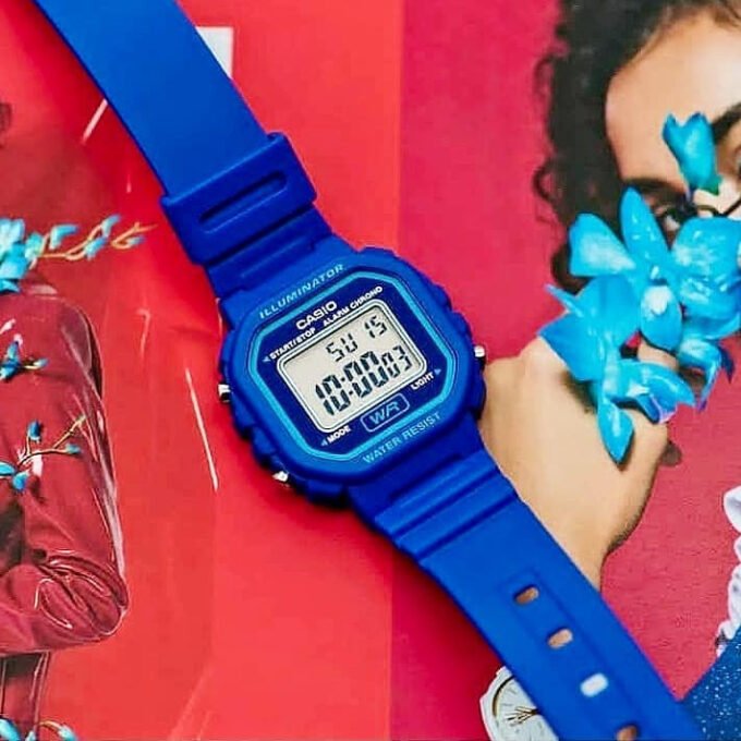 Montre Jeunesse Casio - LA-20WH-2ADF - Bracelet en Résine bleu - Affichage analogique - Résistant à l'eau