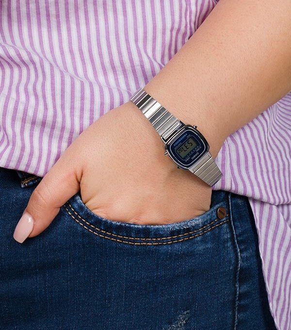 Montre Femme Casio - LA670WA-2DF - Bracelet en Acier inoxydable - Affichage numérique - Résistant à l'eau