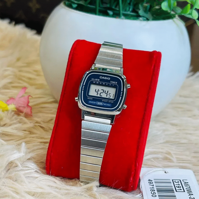 Montre Femme Casio - LA670WA-2DF - Bracelet en Acier inoxydable - Affichage numérique - Résistant à l'eau
