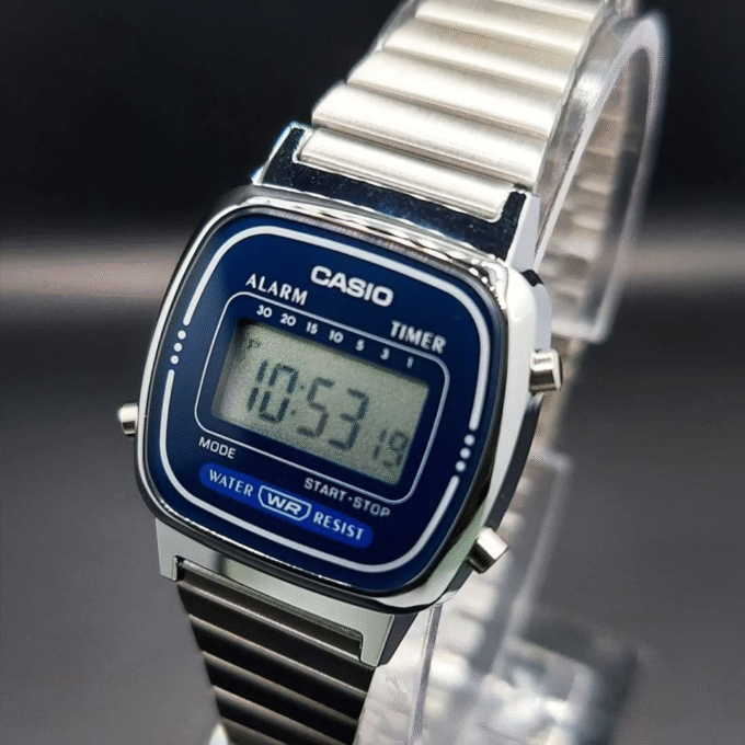 Montre Femme Casio - LA670WA-2DF - Bracelet en Acier inoxydable - Affichage numérique - Résistant à l'eau