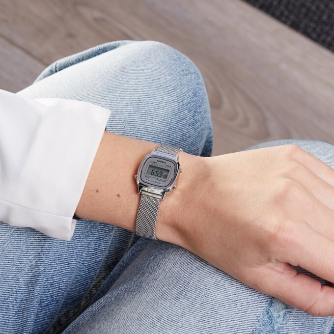 Montre Unisexe Casio - LA670WEM-7DF - Bracelet en Acier inoxydable - Affichage numérique - Résistant à l'eau