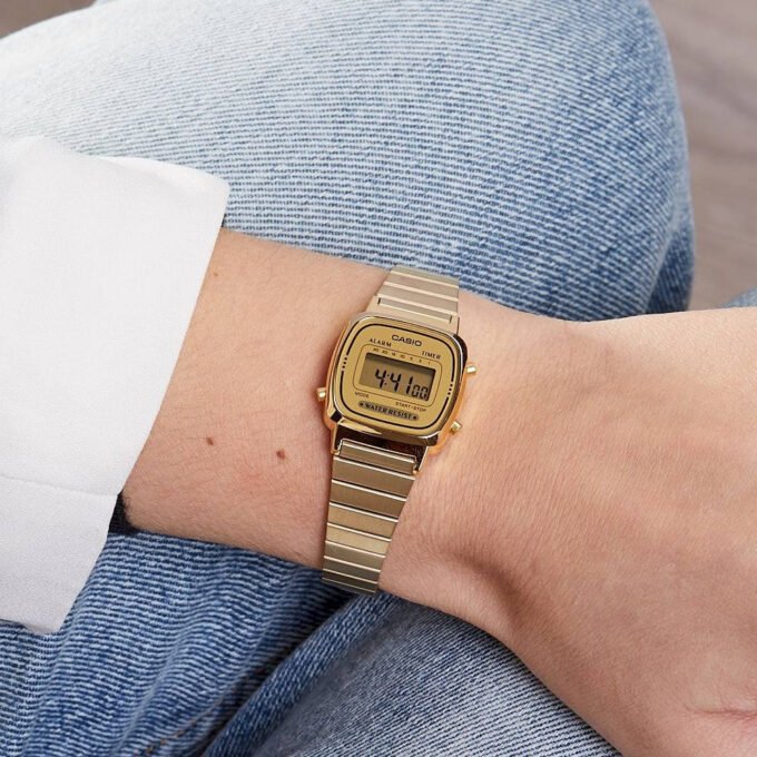 Montre Unisexe Casio - LA670WGA-9DF - Bracelet en Acier inoxydable Doré - Affichage numérique - Résistant à l'eau