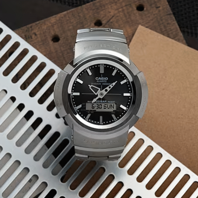 Montre Homme Casio G-SHOCK - AWM-500D-1A8DR - Bracelet en Acier Inoxydable - Alimentation énergie solaire - Affichage analogique Numérique -