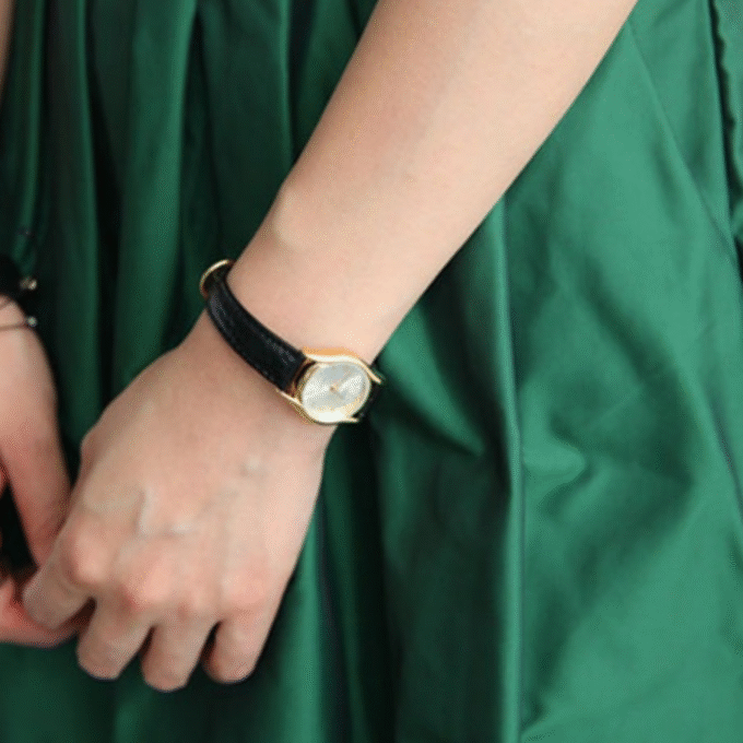 Montre Femme Casio - LTP-1094Q-7ARDF - Bracelet en Cuir noir - Affichage analogique - Résistant à l'eau