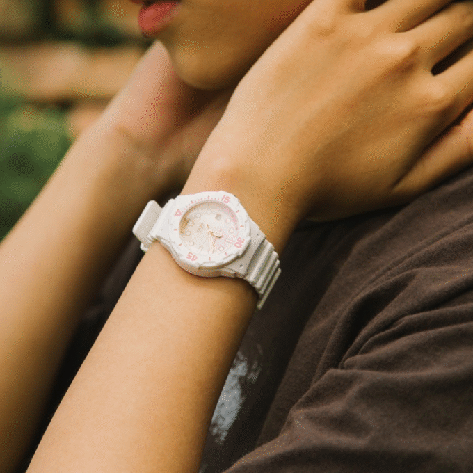 Montre Jeunesse Casio - LRW-200H-4E2VDR - Bracelet en Résine blanc - Affichage analogique - Résistant à l'eau