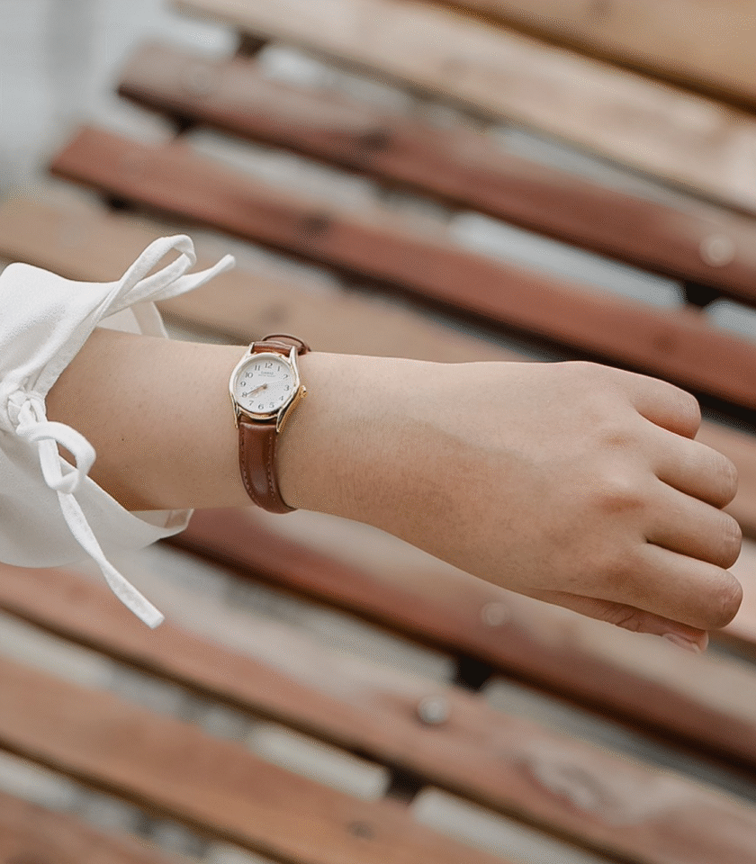 Montre Femme Casio - LTP-1094Q-7B8RDF - Bracelet en Cuir Marron - Affichage analogique - Résistant à l'eau