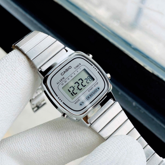 Montre Unisexe Casio - LA670WA-7DF - Bracelet en Acier inoxydable - Affichage Numérique - Résistant à l'eau