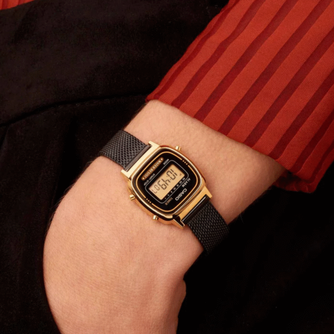 Montre Femme Casio - LA670WEMB-1DF - Bracelet en Acier Inoxydable Noir - Maille Milanaise - Affichage numérique - Résistant à l'eau