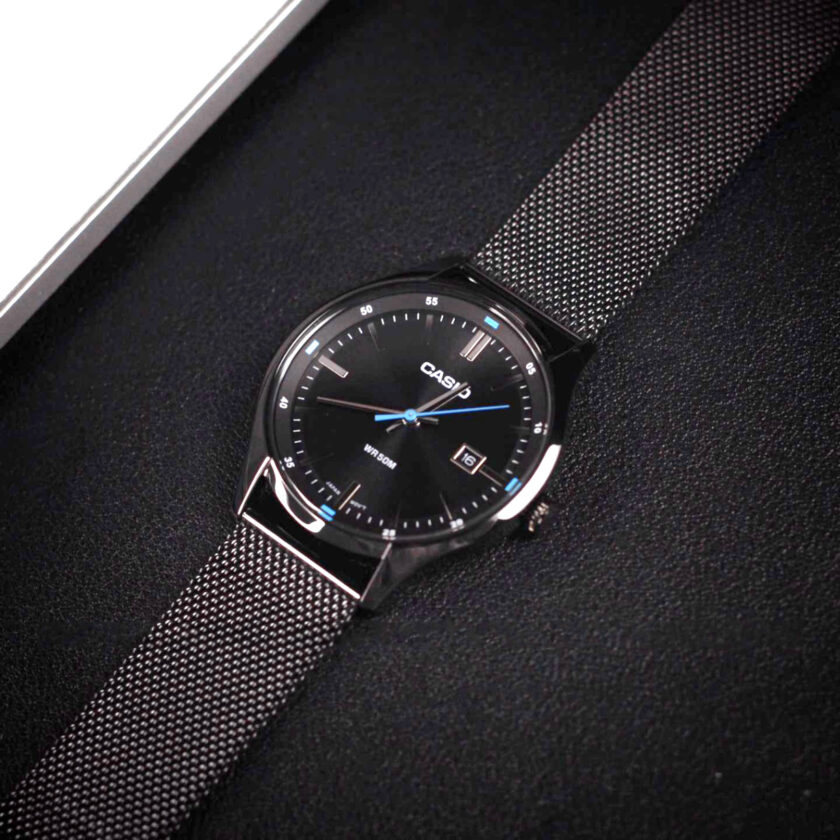 montre classique casio homme analogique, résistante à leau, design Élégant, index gradués acier inoxydable noir mtp e710mb 1avdf