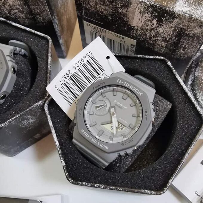 Montre Homme Casio G-Shock GA-2110ET-8ADR - Bracelet Gris En Silicone - Résistance à l'eau 200 Mètres