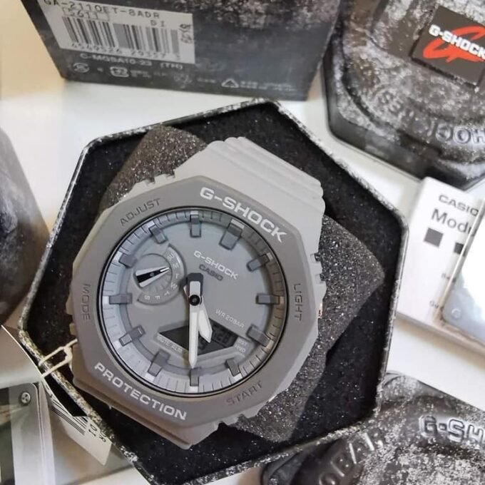 Montre Homme Casio G-Shock GA-2110ET-8ADR - Bracelet Gris En Silicone - Résistance à l'eau 200 Mètres