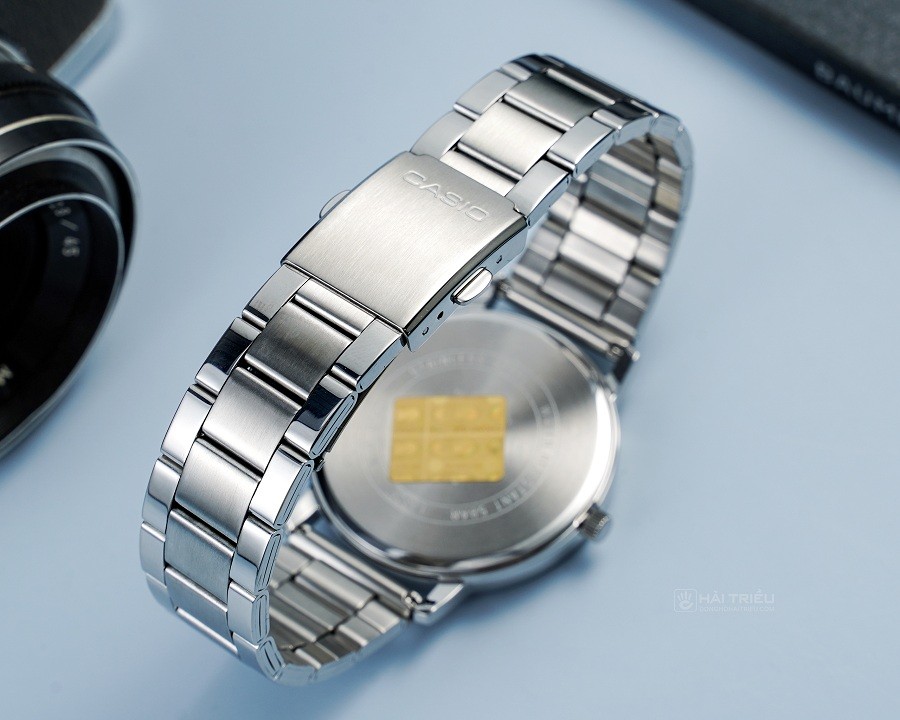 montre homme casio mtp b130d 7avdf bracelet en acier inoxydable affichage analogique résistant à l'eau