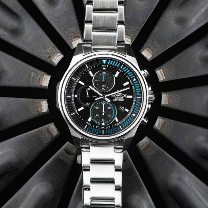 Montre Homme Casio Edifice EFR-S572D-1AVUDF - Bracelet Gris en Acier Inoxydable - Résistance à l'eau 100 Mètres