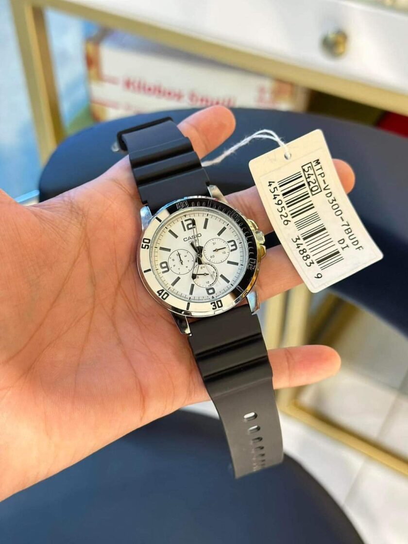 montre homme casio mtp vd300 7budf bracelet en résine noir chronographe >affichage analogique résistant à l'eau