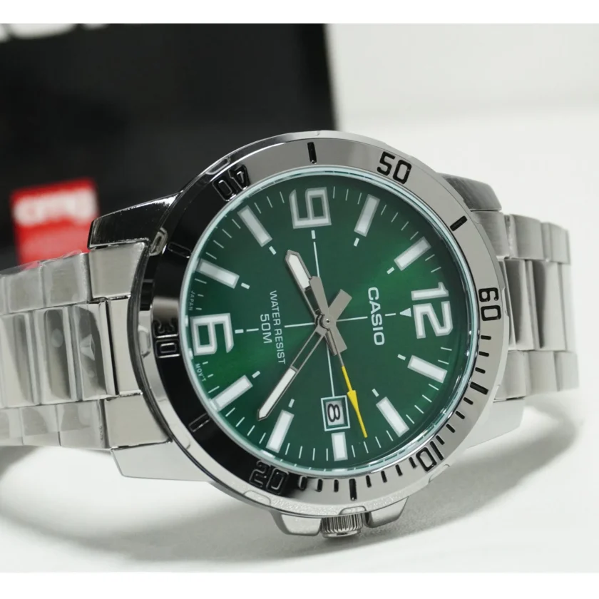 montre classique casio homme design Élégant, résistante à leau, bracelet acier inoxydable, cadran vert mtp vd01d 3bvudf