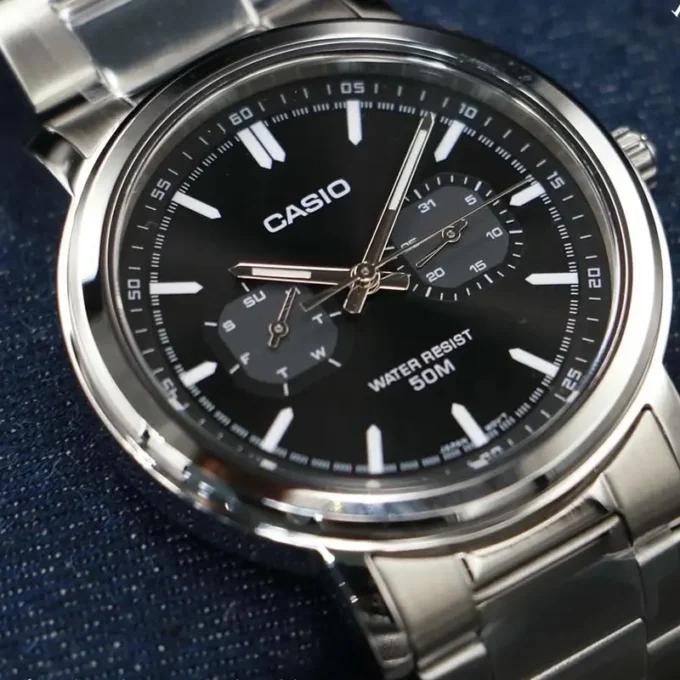 Montre Classique Homme - Casio MTP-E335D-1EVDF - Acier Inoxydable, Dateur, Bracelet Métal, Cadran Noir, Étanche - Référence MTP-E335D-1EVDF