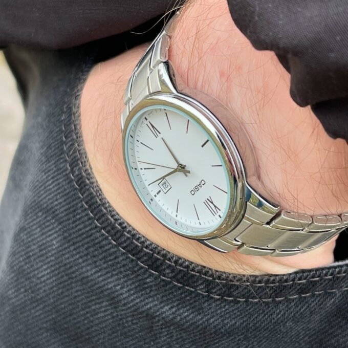 Montre Homme Casio Quartz MTP-V002D-7B3UDF - Acier inoxydable, Date, Résistante à l’eau, Affichage analogique - Bracelet argent - Montre Classique - Japon