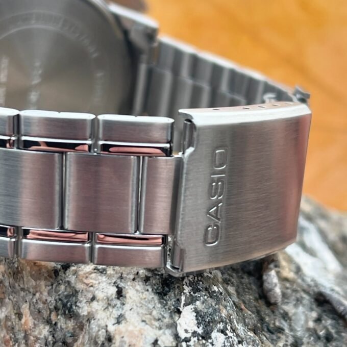 Montre Homme Casio Quartz MTP-V002D-7B3UDF - Acier inoxydable, Date, Résistante à l’eau, Affichage analogique - Bracelet argent - Montre Classique - Japon