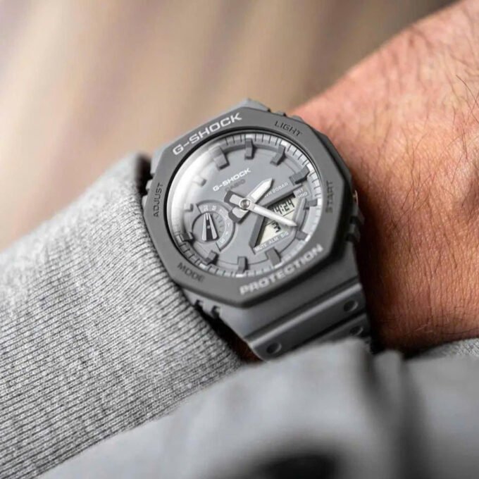 Montre Homme Casio G-Shock GA-2110ET-8ADR - Bracelet Gris En Silicone - Résistance à l'eau 200 Mètres