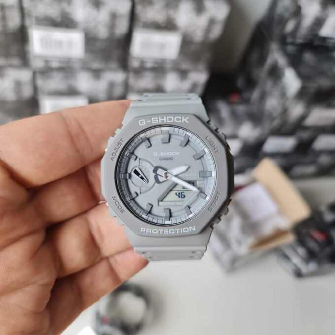 Montre Homme Casio G-Shock GA-2110ET-8ADR - Bracelet Gris En Silicone - Résistance à l'eau 200 Mètres