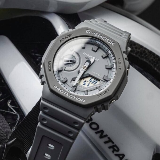 Montre Homme Casio G-Shock GA-2110ET-8ADR - Bracelet Gris En Silicone - Résistance à l'eau 200 Mètres