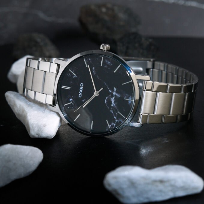 montre classique casio homme design Élégant, bracelet métal, résistante à leau, mouvement quartz acier inoxydable noir référence mtp vt01dm 1audf
