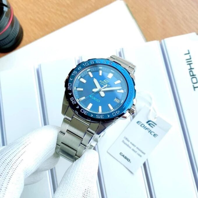 Montre CASIO Homme - EFV-120DB-2AVUDF - Bracelet Gris En Acier Inoxydable - Résistante à l'eau - 12 Mois De Garantie