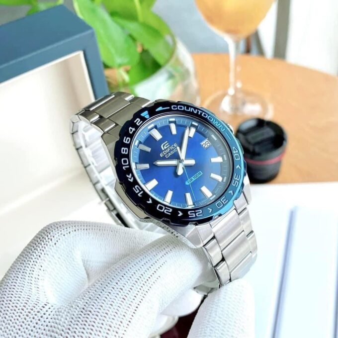 Montre CASIO Homme - EFV-120DB-2AVUDF - Bracelet Gris En Acier Inoxydable - Résistante à l'eau - 12 Mois De Garantie