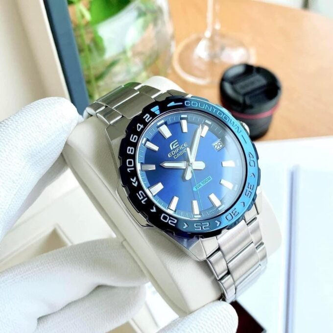 Montre CASIO Homme - EFV-120DB-2AVUDF - Bracelet Gris En Acier Inoxydable - Résistante à l'eau - 12 Mois De Garantie